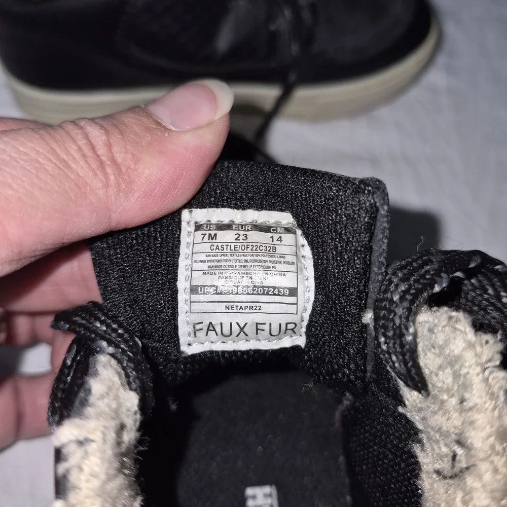 OshKosh B'gosh Castle Kids Black Faux Fur Lined Lace-Up High Top Sneakers 7M